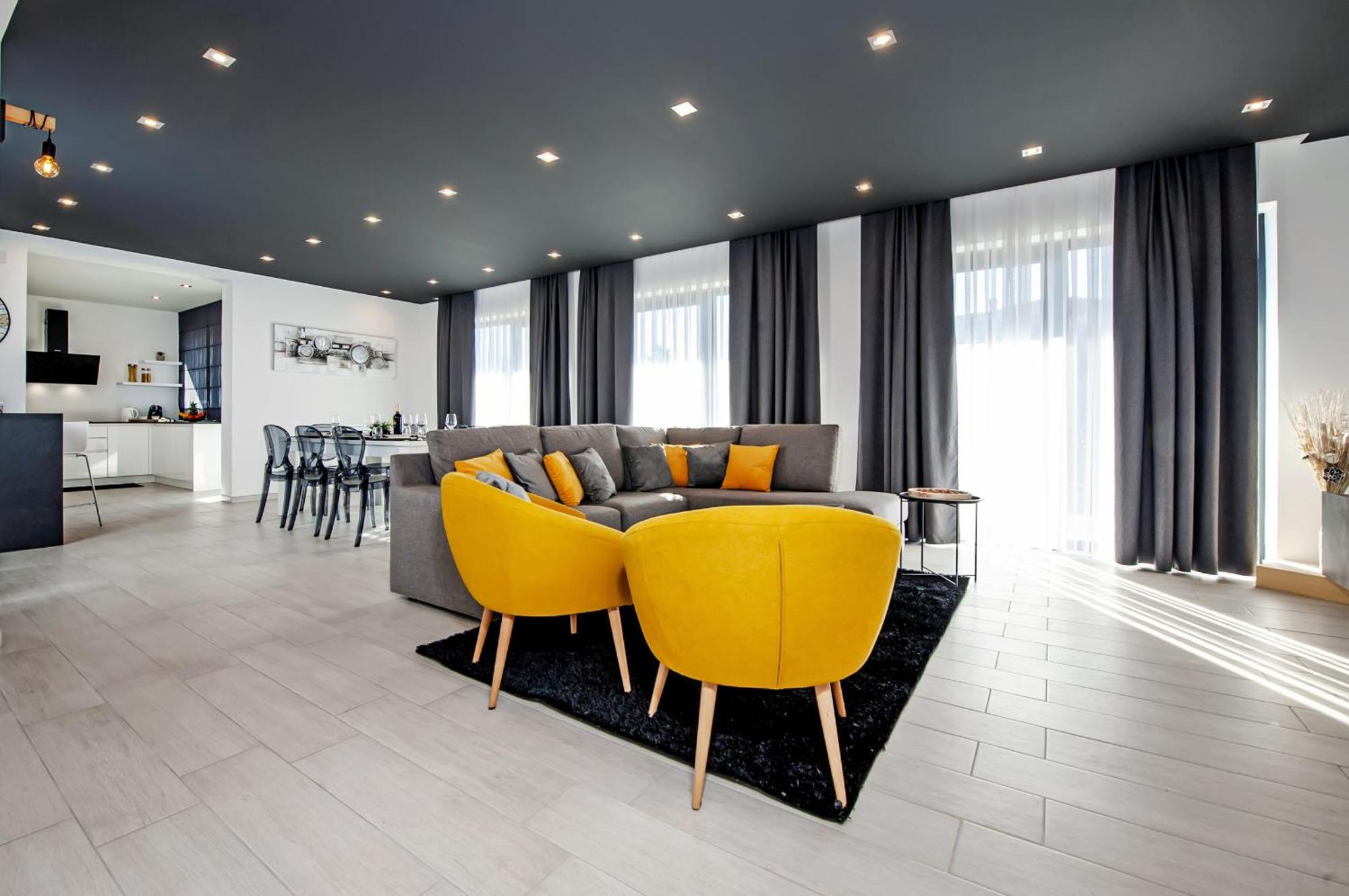 Villa Xo Ровин Екстериор снимка